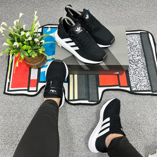 adidas-swift-run-tenis-unisex-frontal.jpg → Tenis Adidas Swift Run unisex vista frontal