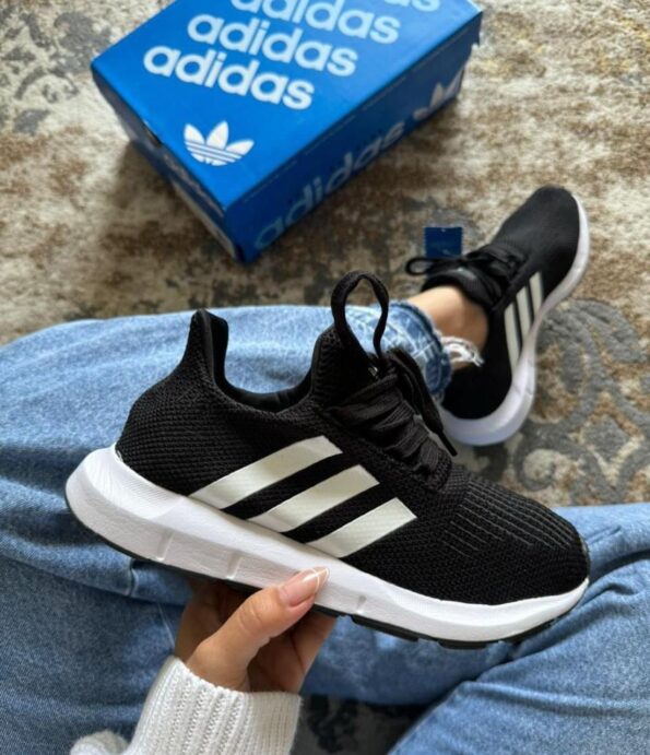 adidas-swift-run-tenis-unisex-frontal.jpg → Tenis Adidas Swift Run unisex vista frontal